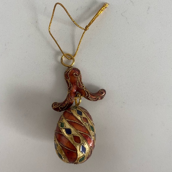 Vintage Dillards CLOISONNE Enameled Egg Ornament Christmas Theme Holiday Gold - Picture 4 of 5